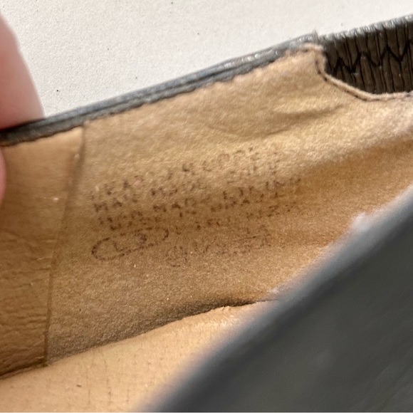 Selby Leather Tasseled Loafers in a Bronze Metallic Sz. 9.5 Narrow (3A) - Picture 14 of 15